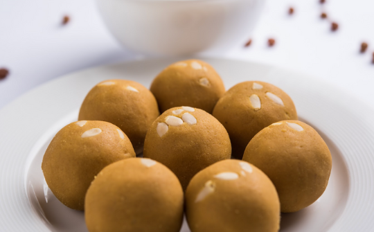 Besan Ke Laddu